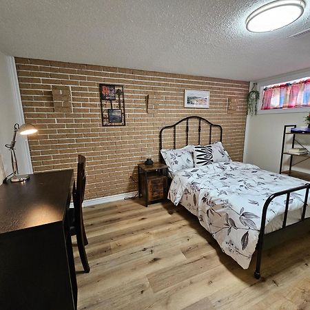 Newly-Renovated 3Br House, 12 Minutes To Airport Apartment Toronto Luaran gambar