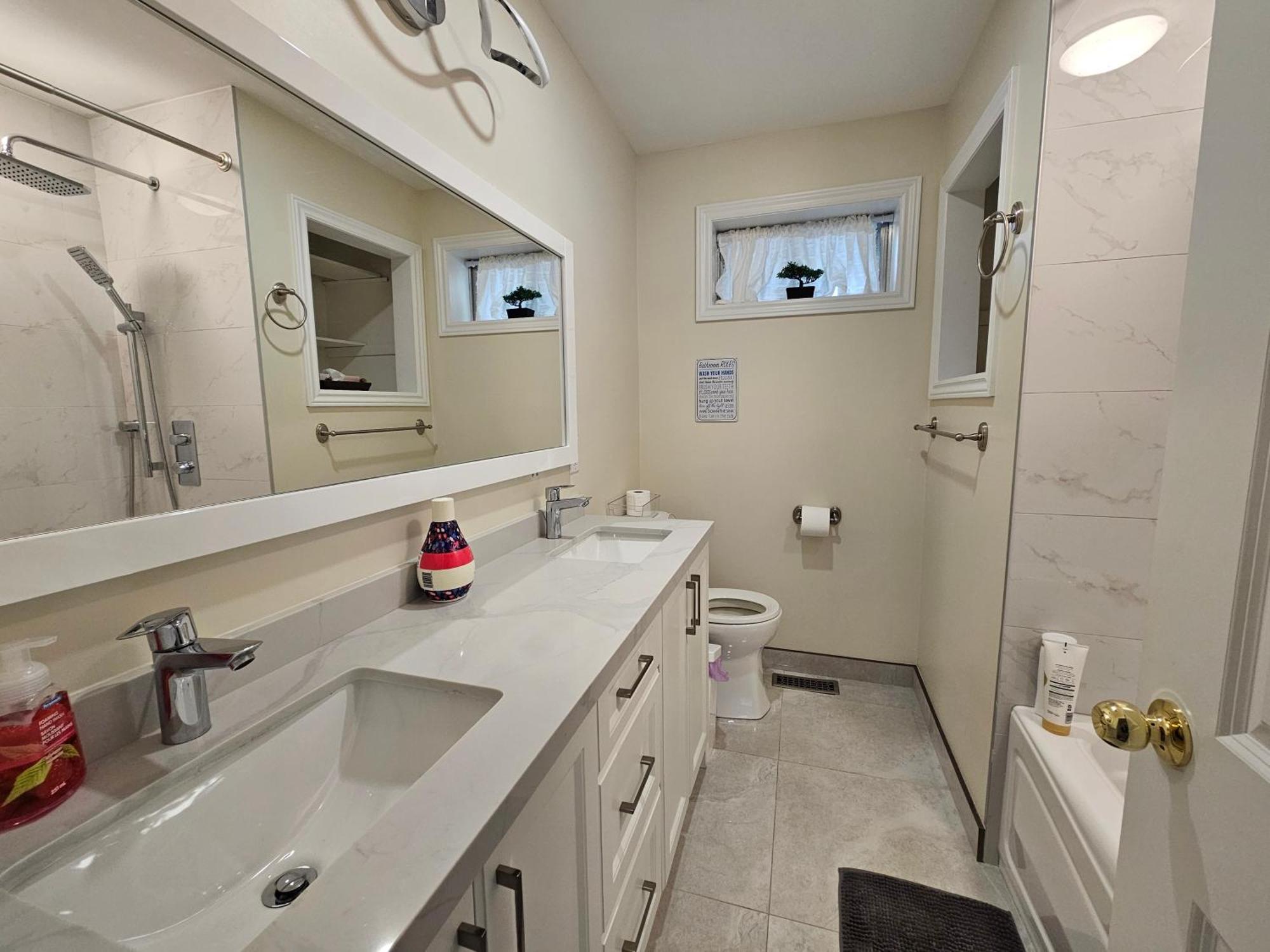 Newly-Renovated 3Br House, 12 Minutes To Airport Apartment Toronto Luaran gambar
