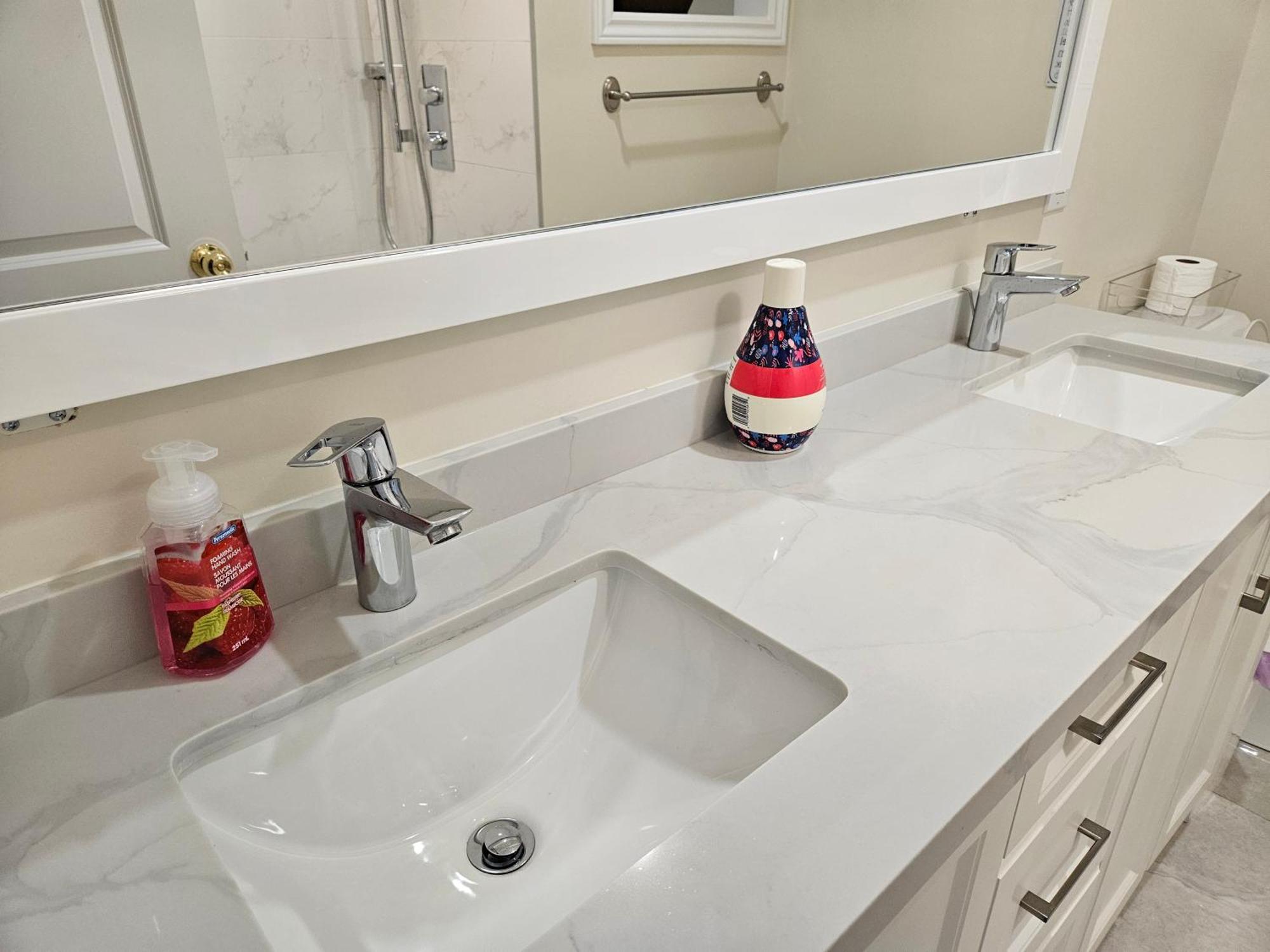 Newly-Renovated 3Br House, 12 Minutes To Airport Apartment Toronto Luaran gambar
