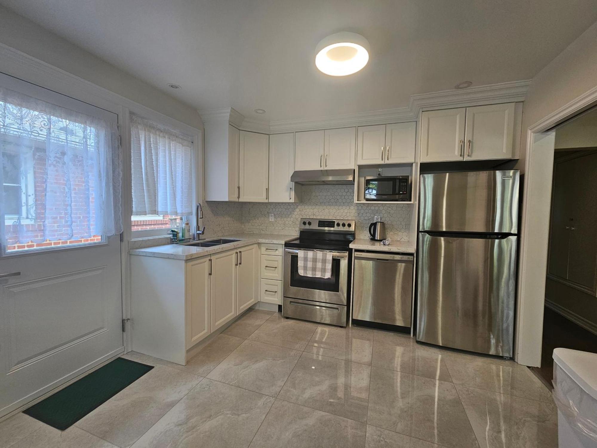 Newly-Renovated 3Br House, 12 Minutes To Airport Apartment Toronto Luaran gambar
