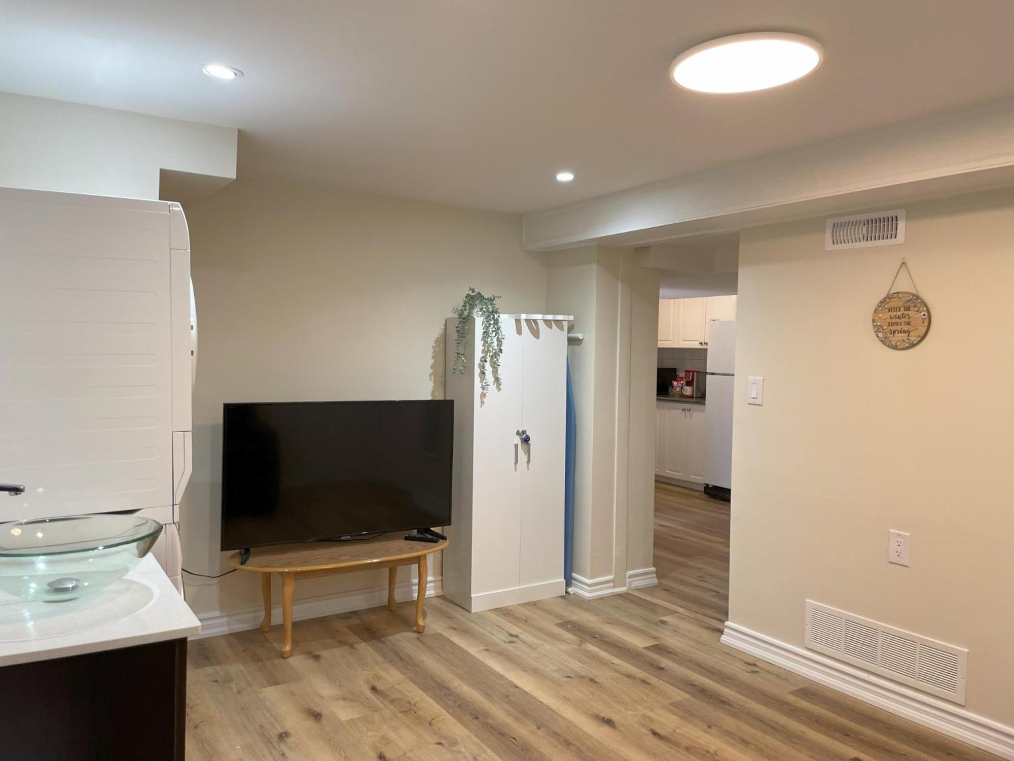 Newly-Renovated 3Br House, 12 Minutes To Airport Apartment Toronto Luaran gambar