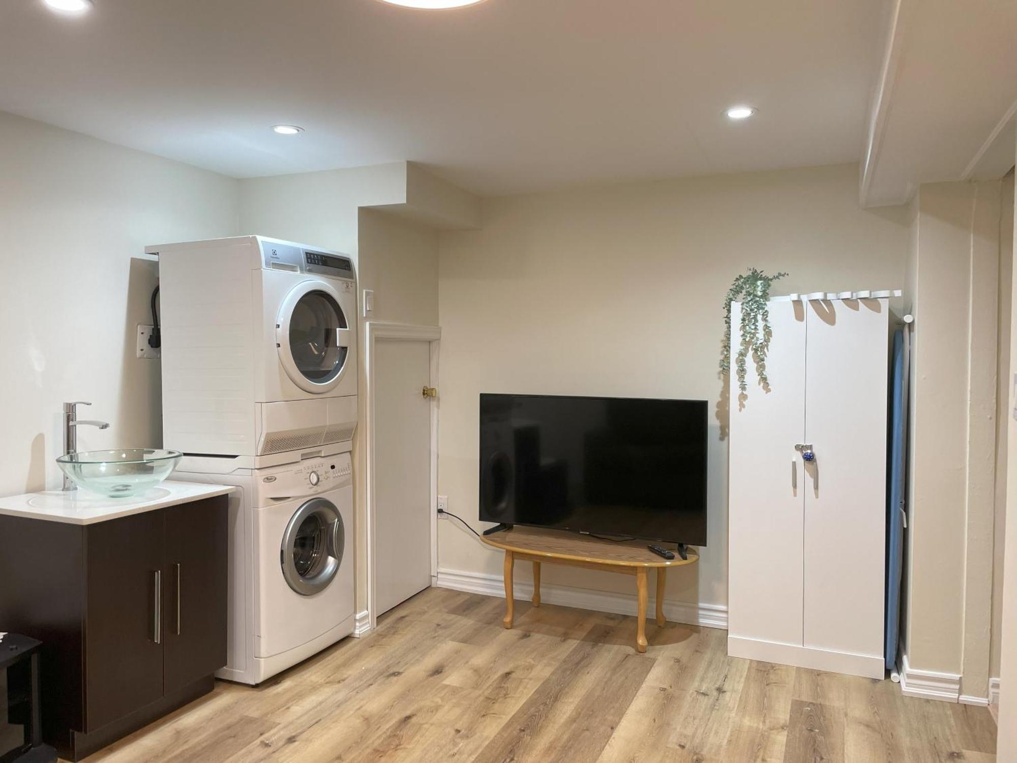 Newly-Renovated 3Br House, 12 Minutes To Airport Apartment Toronto Luaran gambar