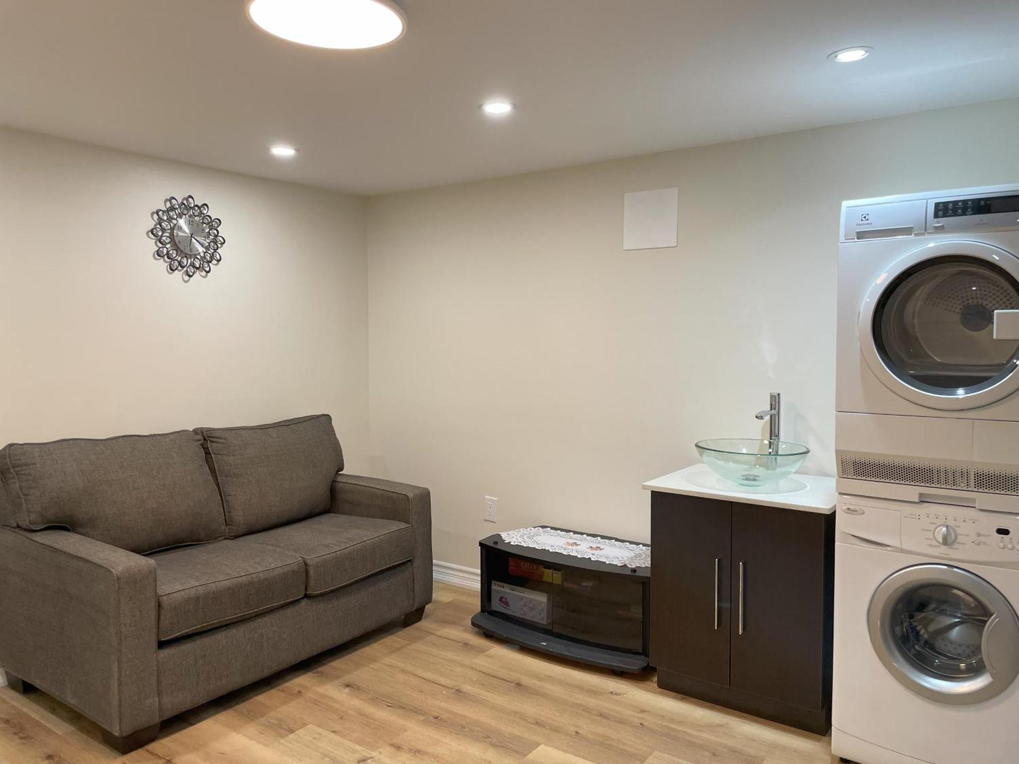 Newly-Renovated 3Br House, 12 Minutes To Airport Apartment Toronto Luaran gambar