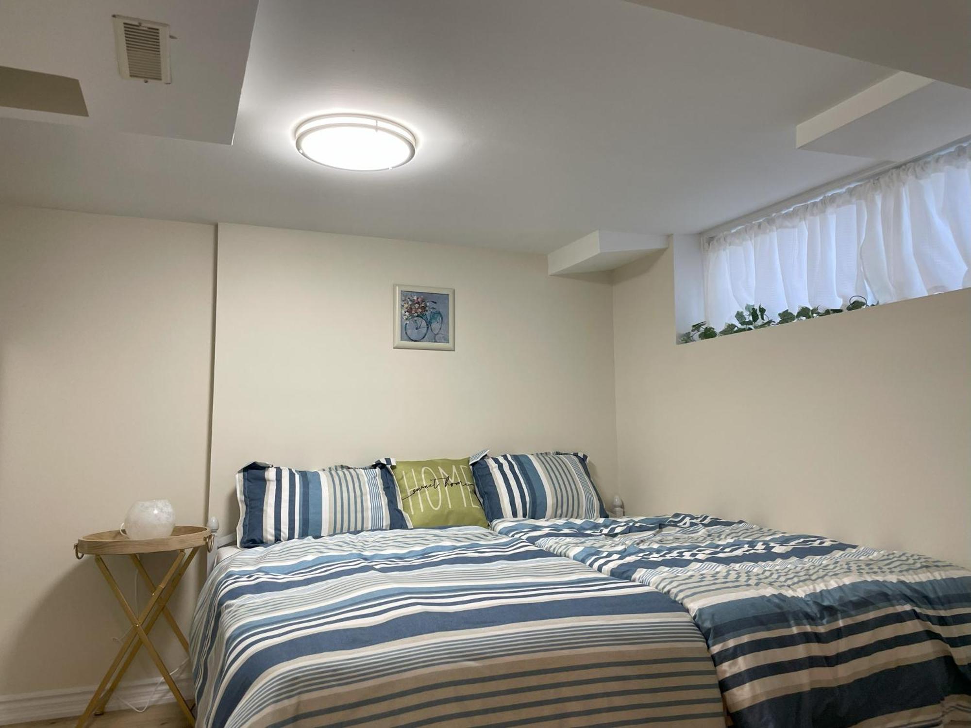 Newly-Renovated 3Br House, 12 Minutes To Airport Apartment Toronto Luaran gambar