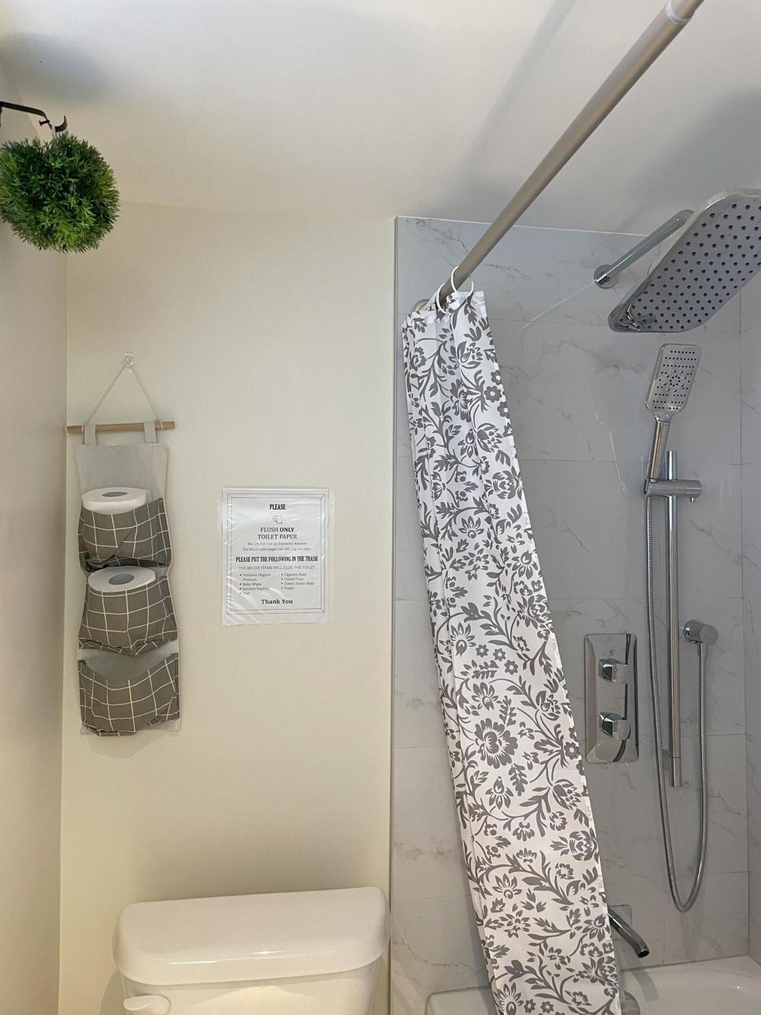 Newly-Renovated 3Br House, 12 Minutes To Airport Apartment Toronto Luaran gambar
